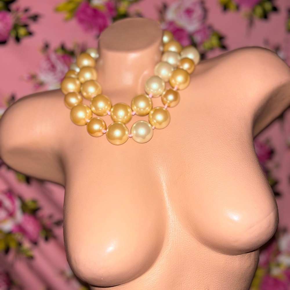 Betsey Johnson Pearl necklace Extra large Betty glistened costume jewelry rare - Picture 6 of 6